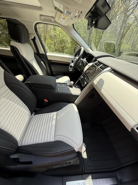 new 2025 Land Rover Discovery car, priced at $73,753