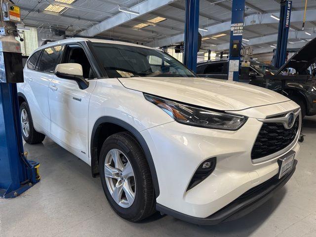 used 2021 Toyota Highlander Hybrid car, priced at $27,499