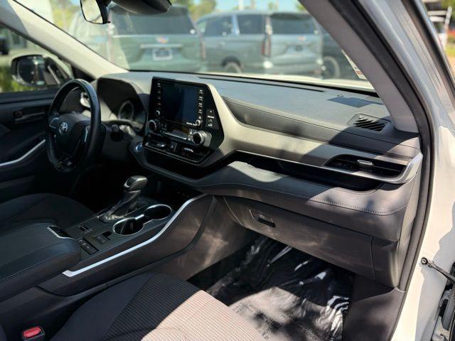 used 2021 Toyota Highlander Hybrid car, priced at $26,999