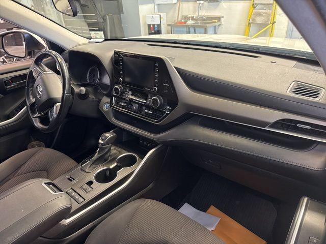 used 2021 Toyota Highlander Hybrid car, priced at $27,499