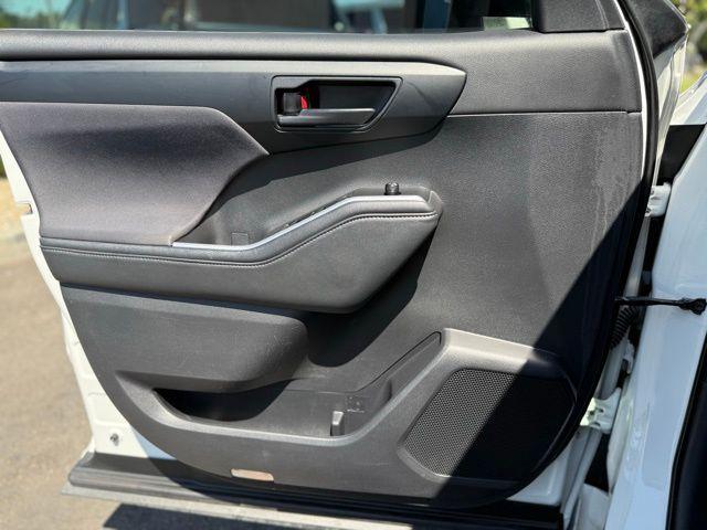 used 2021 Toyota Highlander Hybrid car, priced at $26,999