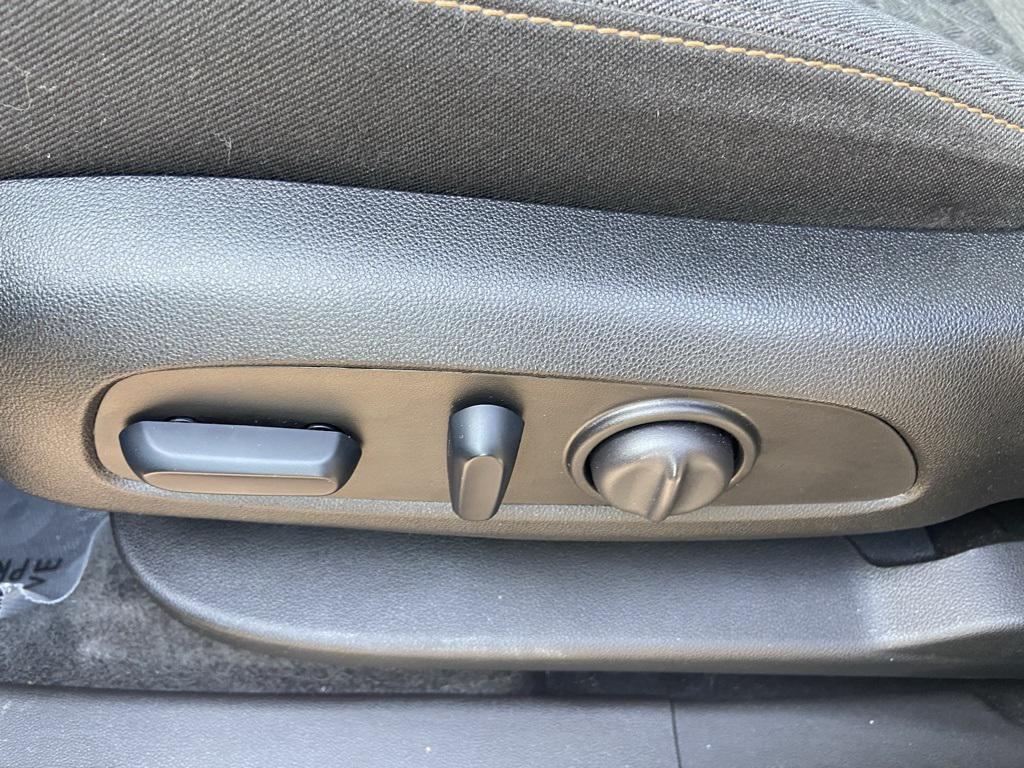 used 2024 Chevrolet Equinox car, priced at $22,995