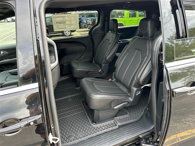 new 2025 Chrysler Pacifica car, priced at $51,610
