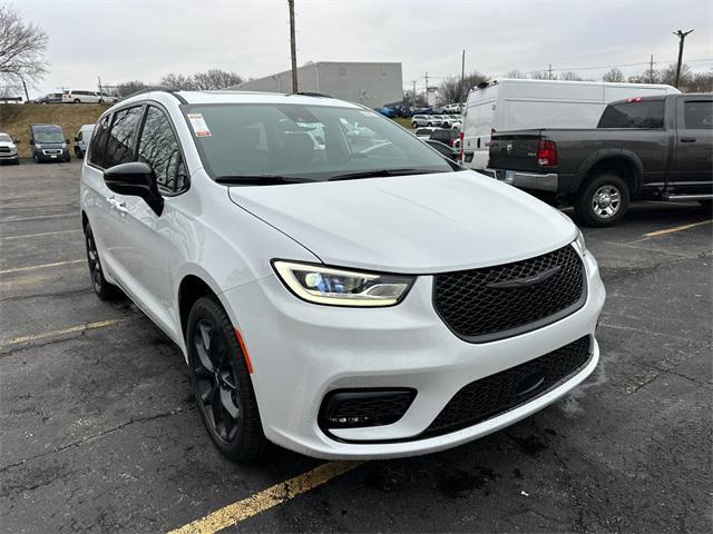 new 2025 Chrysler Pacifica car, priced at $54,260