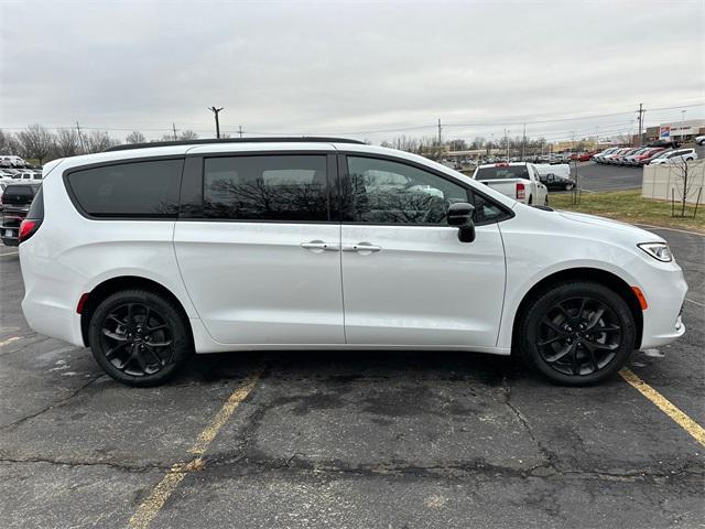 new 2025 Chrysler Pacifica car, priced at $54,260