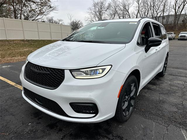 new 2025 Chrysler Pacifica car, priced at $54,260