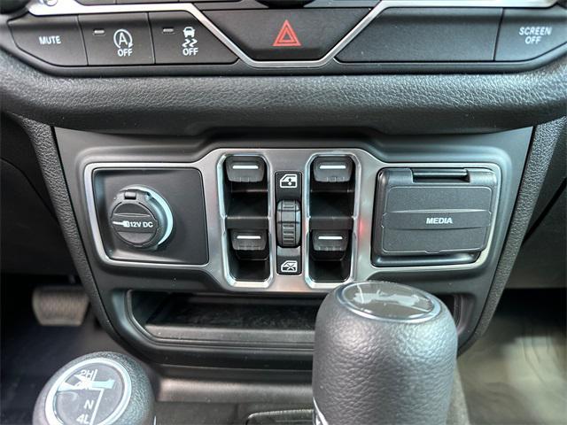 new 2025 Jeep Wrangler car, priced at $52,485