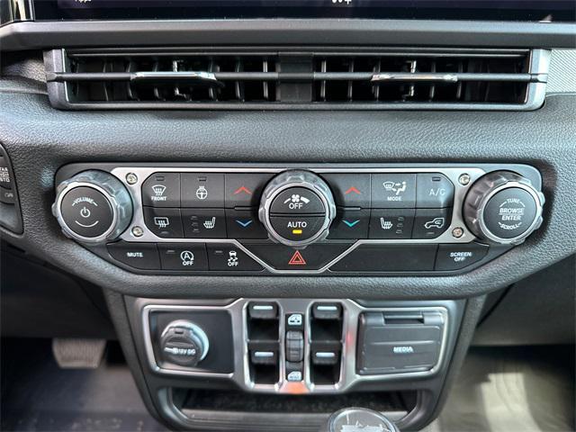new 2025 Jeep Wrangler car, priced at $52,485