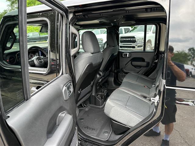 new 2025 Jeep Gladiator car, priced at $60,040