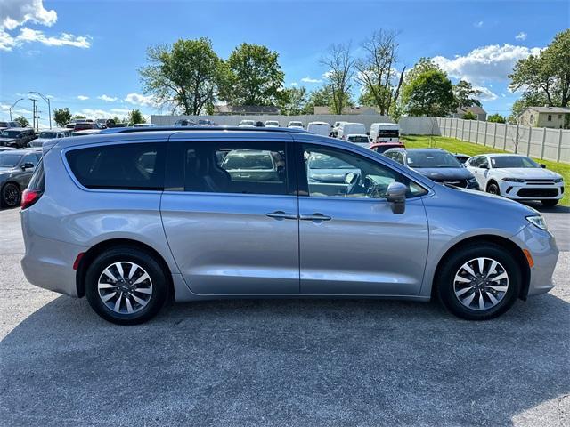 used 2021 Chrysler Pacifica Hybrid car, priced at $20,416