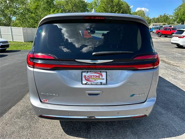 used 2021 Chrysler Pacifica Hybrid car, priced at $20,416