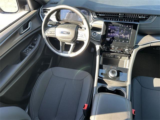 new 2025 Jeep Grand Cherokee car, priced at $44,170