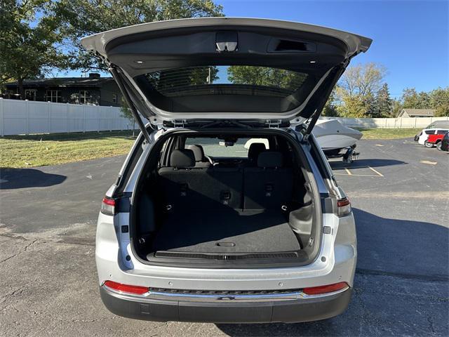 new 2025 Jeep Grand Cherokee car, priced at $44,170