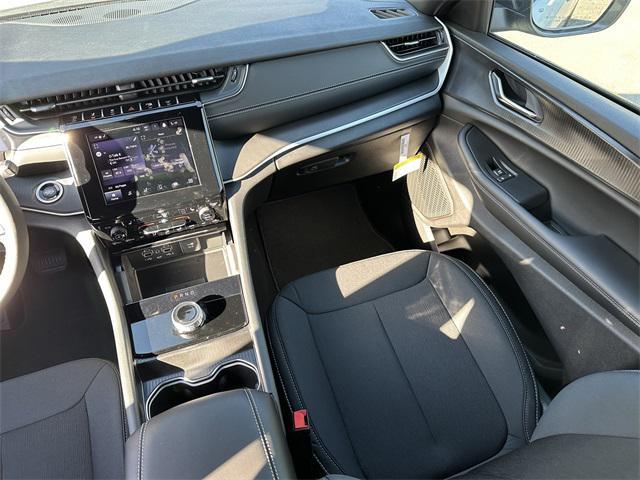 new 2025 Jeep Grand Cherokee car, priced at $44,170