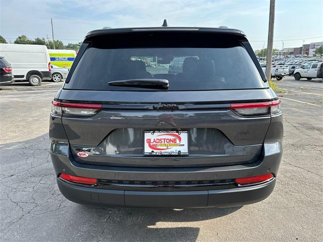 new 2024 Jeep Grand Cherokee car, priced at $49,175