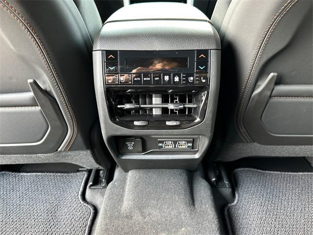 new 2025 Jeep Grand Cherokee L car, priced at $71,400