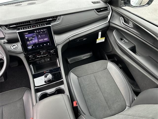 new 2025 Jeep Grand Cherokee car, priced at $49,370