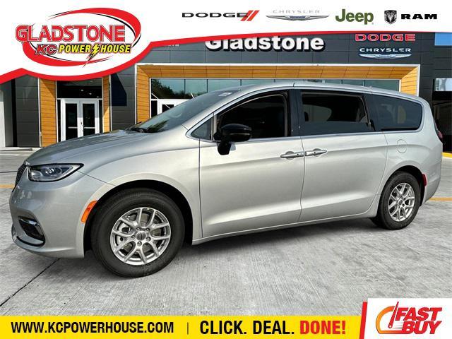 new 2024 Chrysler Pacifica car, priced at $43,695