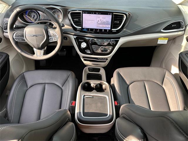 new 2024 Chrysler Pacifica car, priced at $43,695