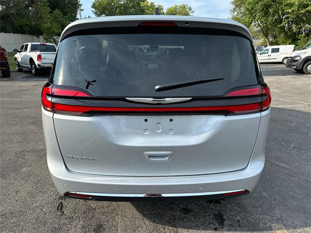 new 2024 Chrysler Pacifica car, priced at $43,695