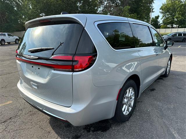 new 2024 Chrysler Pacifica car, priced at $43,695