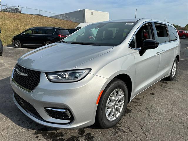 new 2024 Chrysler Pacifica car, priced at $43,695