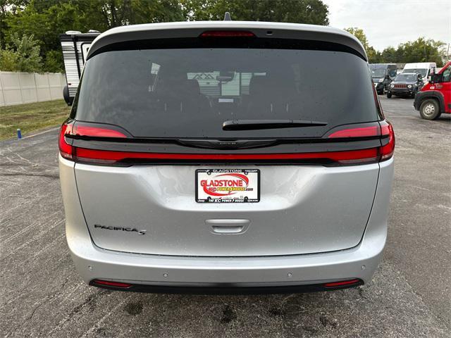 new 2024 Chrysler Pacifica car, priced at $45,940