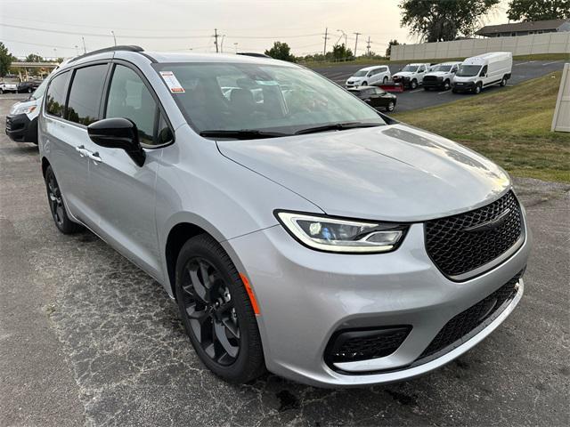 new 2024 Chrysler Pacifica car, priced at $45,940