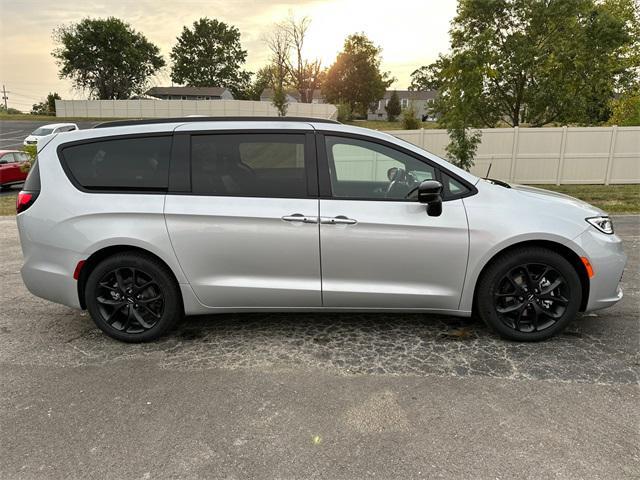 new 2024 Chrysler Pacifica car, priced at $45,940