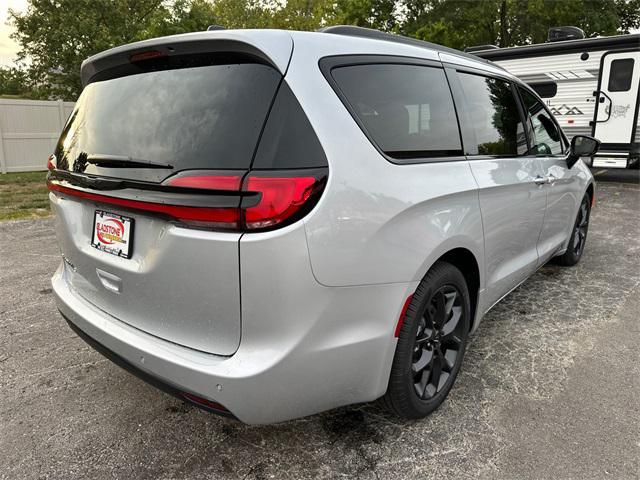 new 2024 Chrysler Pacifica car, priced at $45,940