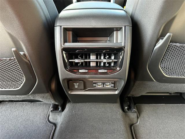 new 2025 Jeep Grand Cherokee car, priced at $47,875