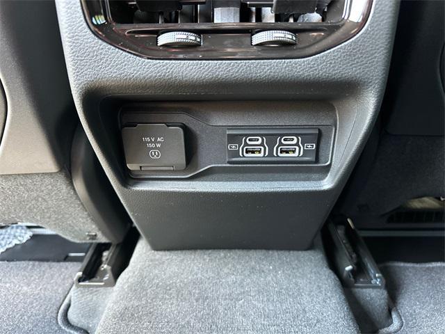 new 2025 Jeep Grand Cherokee car, priced at $44,000