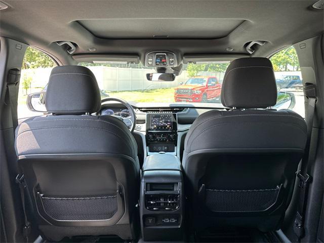 new 2025 Jeep Grand Cherokee car, priced at $44,000