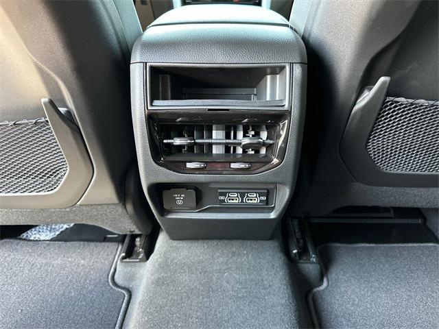 new 2025 Jeep Grand Cherokee car, priced at $44,000