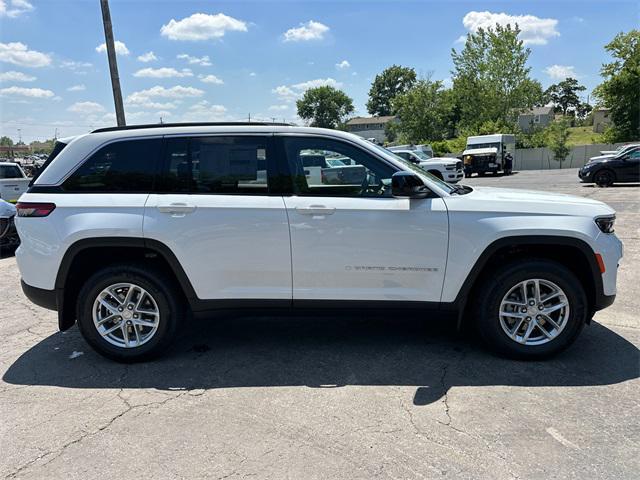 new 2025 Jeep Grand Cherokee car, priced at $44,000