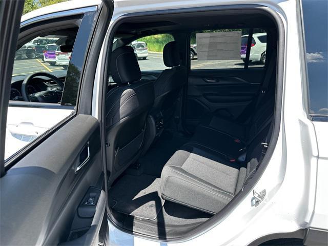 new 2025 Jeep Grand Cherokee car, priced at $44,000
