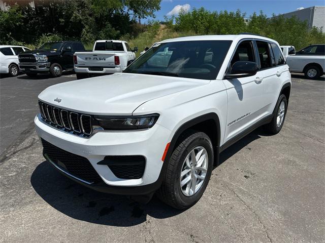 new 2025 Jeep Grand Cherokee car, priced at $44,000