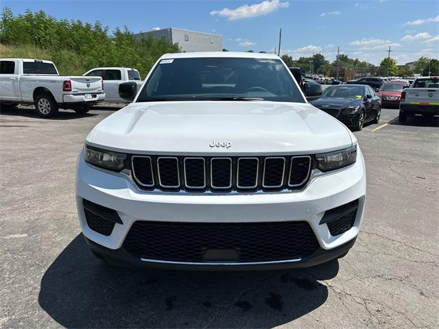 new 2025 Jeep Grand Cherokee car, priced at $44,000
