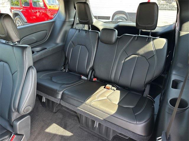 new 2025 Chrysler Pacifica car, priced at $48,915