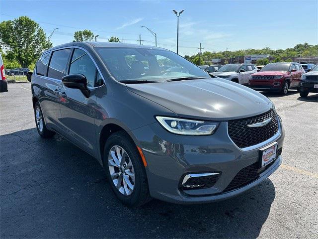 new 2025 Chrysler Pacifica car, priced at $48,915