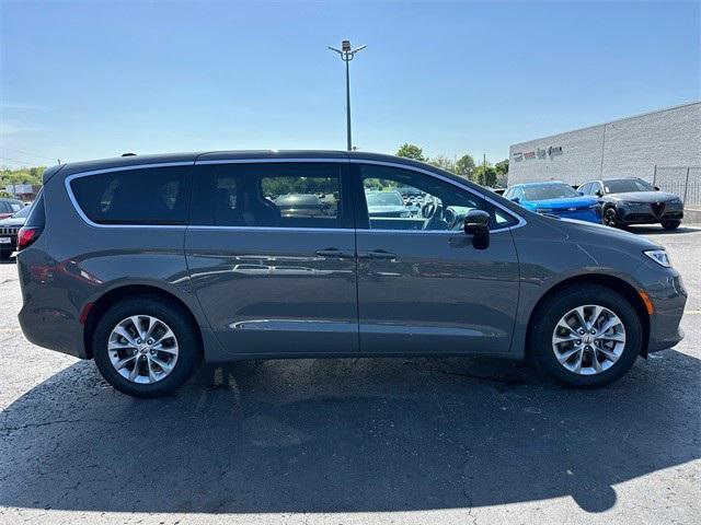 new 2025 Chrysler Pacifica car, priced at $48,915