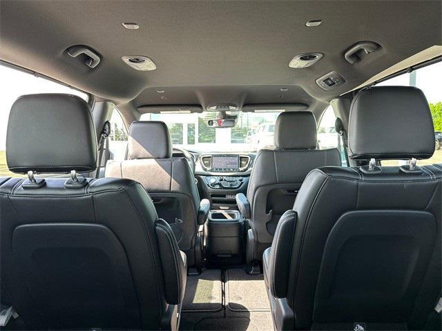 new 2025 Chrysler Pacifica car, priced at $48,915