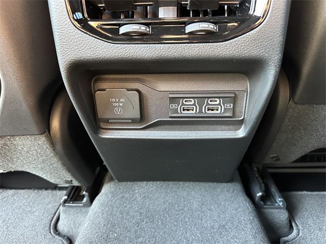 new 2025 Jeep Grand Cherokee car, priced at $49,370