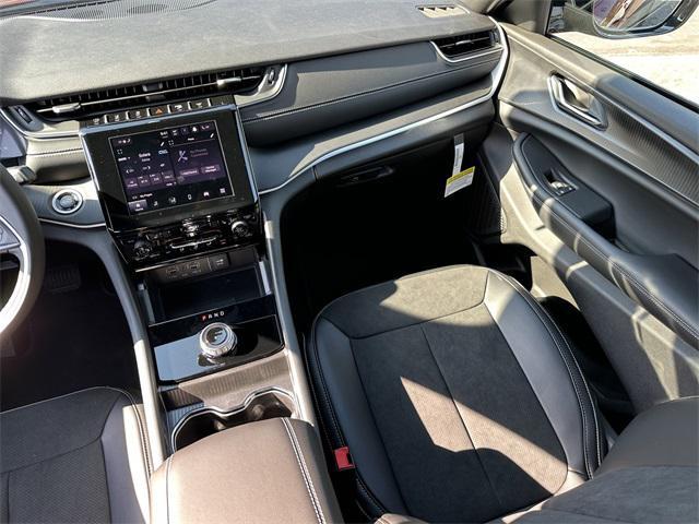 new 2025 Jeep Grand Cherokee car, priced at $49,370