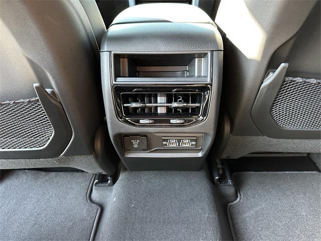 new 2025 Jeep Grand Cherokee car, priced at $49,370