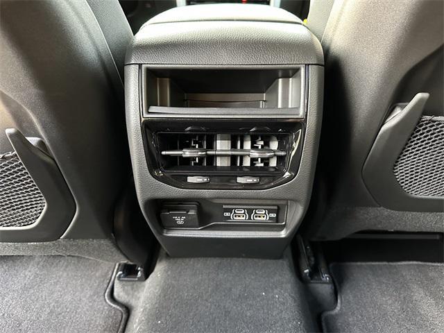 new 2025 Jeep Grand Cherokee car, priced at $47,875