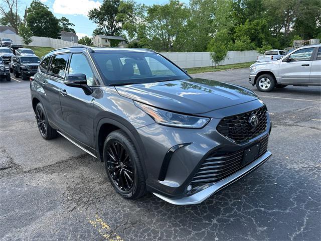 used 2023 Toyota Highlander car, priced at $43,400