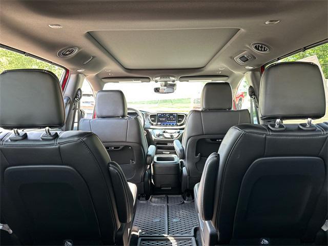 new 2025 Chrysler Pacifica car, priced at $52,105