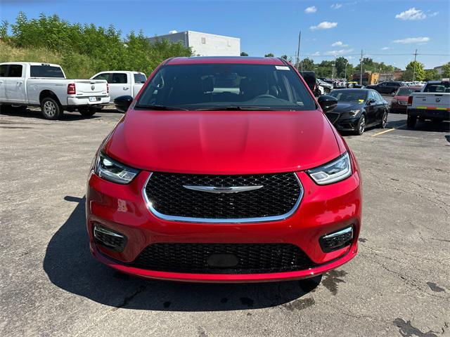 new 2025 Chrysler Pacifica car, priced at $52,105