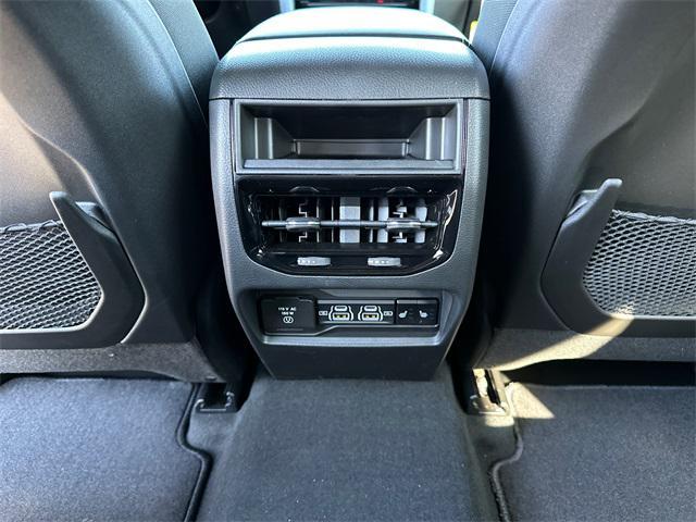 new 2025 Jeep Grand Cherokee car, priced at $52,535